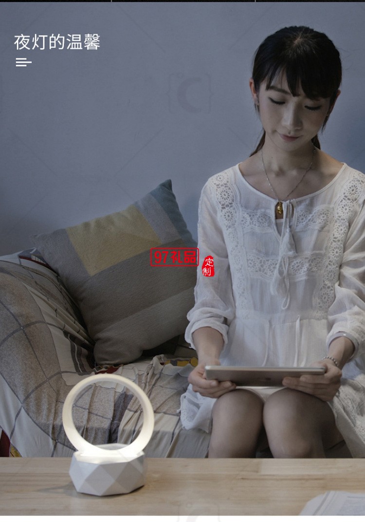 七彩燈迷你無線藍牙音箱黑科技科技產品藍牙音響企業周年禮品定制