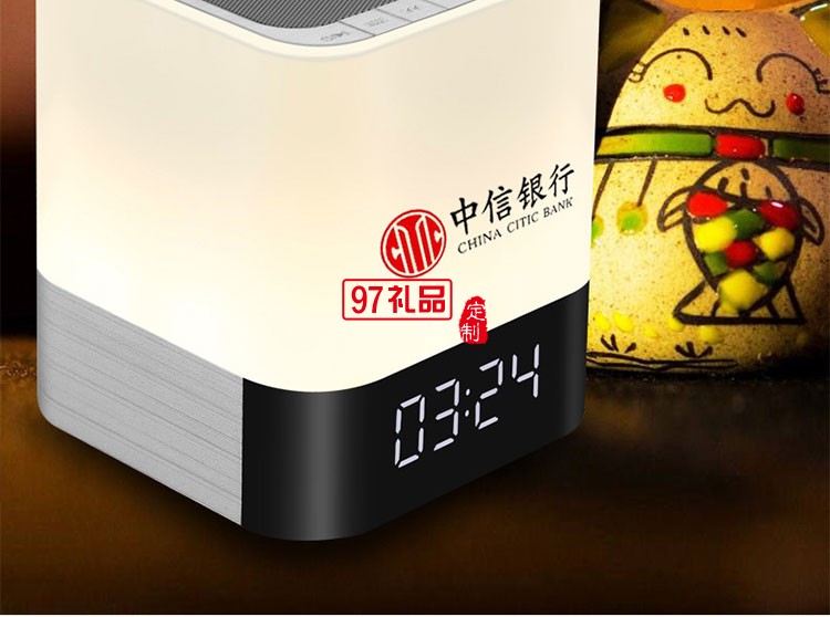 無(wú)線(xiàn)藍(lán)牙音響  會(huì)變色的音響