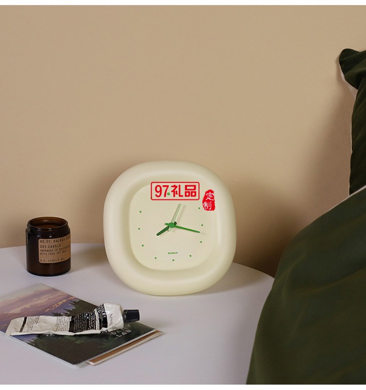 客廳家用臥室靜音石英掛鐘個性創意