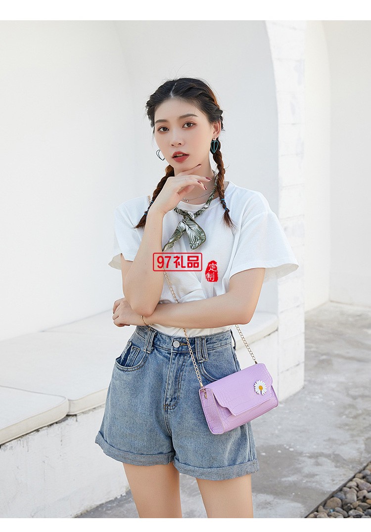 新款小菊掛飾鏈條鱷魚紋小方包時尚休閑手機包現貨