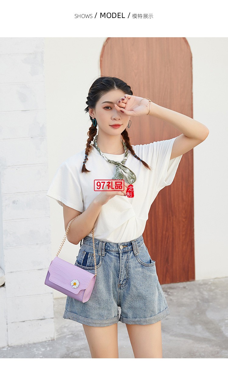 新款小菊掛飾鏈條鱷魚紋小方包時尚休閑手機包現貨