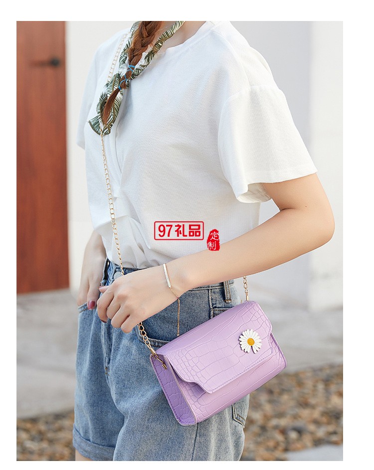 新款小菊掛飾鏈條鱷魚紋小方包時尚休閑手機包現貨