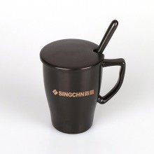 新晨醫藥定制時尚經典磨砂啞光 帶蓋勺 咖啡陶瓷杯禮品杯子定制