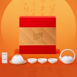 把中秋的溫柔調進香里，拆開就是滿屋團圓氣一禮盒藏盡中秋月